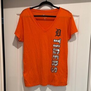 Like new! Detroit Tigers Orange V-Neck Tee